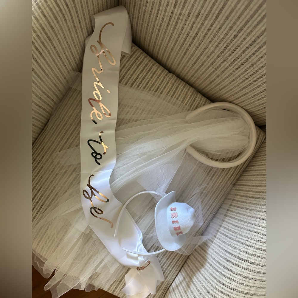 White Bride to Be Sash and Veil Set